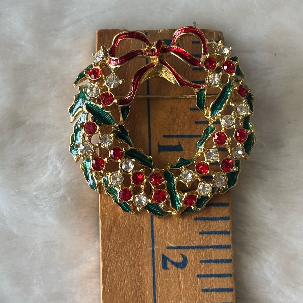 Vintage Festive Wreath Rhinestone Brooch with Red and Green Accents. - Picture 6 of 8